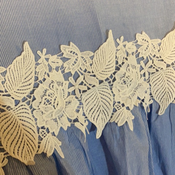 Forever 21 baby blue tunic top with lace detailing - Picture 4 of 5